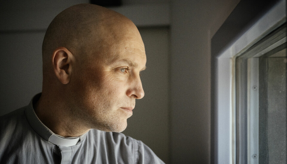 'Det jag kan göra är att peka på och påminna om vad Gud har lovat dem, vad Jesus har sagt', säger Markus Landgren som möter många som vill bekänna sina synder och få förlåtelse.