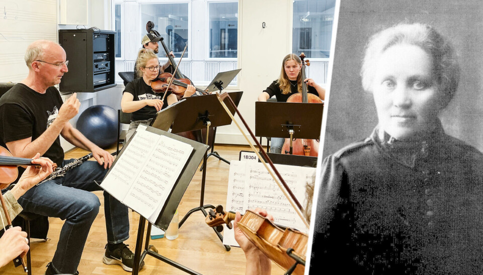 Anders Emilsson, kompositör och även klarinettist, under repetitionerna av den nyskrivna operan. Han fick idén till verket när han besökte Elisabets minnessten i Skålbyn.