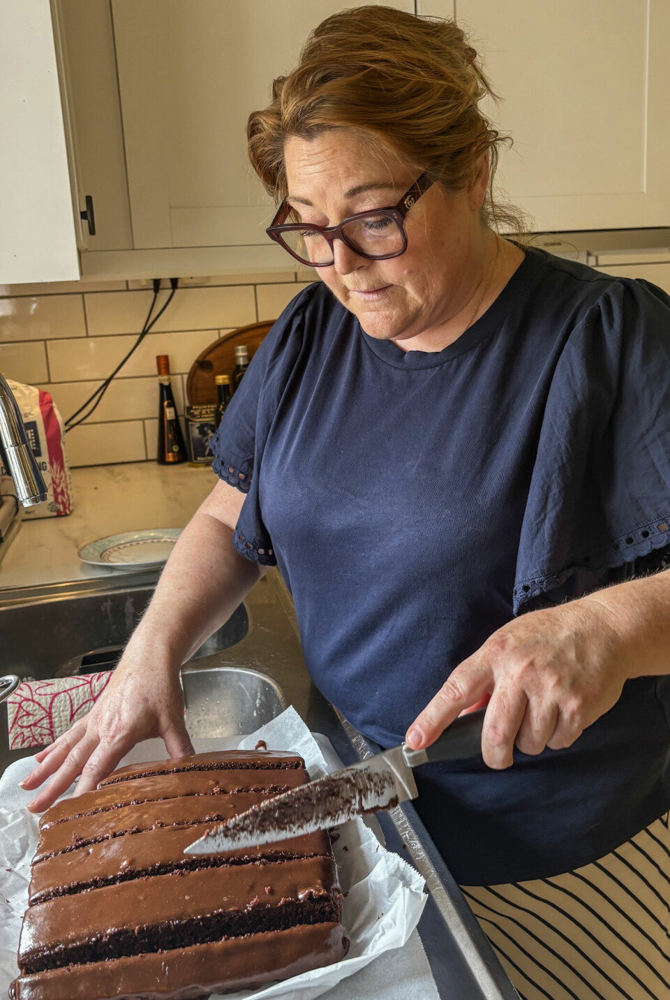 Det var när Ann-Sofi Ahlgrens syster blev jourhem som familjen lärde känna Nikolina. Ann-Sofi fattade tycke för den lilla flickan och engagerade sig mycket i hennes situation.