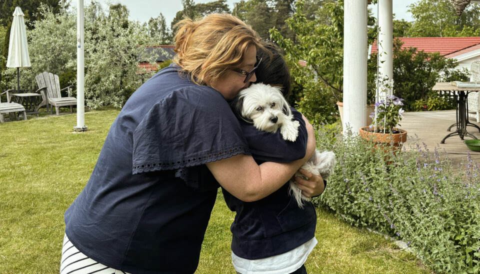 Ann-Sofi Ahlgren blev familjehem som ensamstående 40-åring. Nu har Nikolina (som egentligen heter något annat) och Ann-Sofi varit en familj i åtta år. Nikolina fyller snart tolv år.