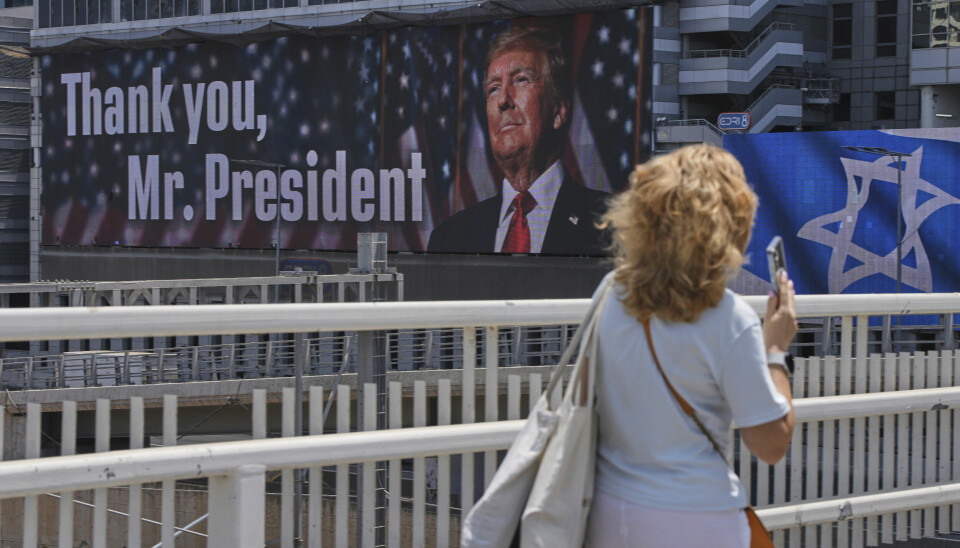 Tack, herr president, kan man läsa på skylten i Israel efter att USA anfallit Iran.