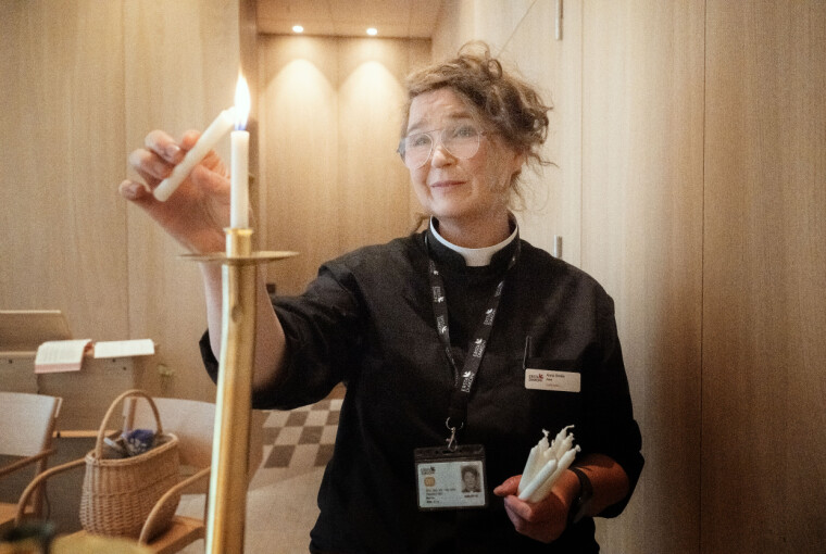 ”Man måste kunna vara lite som Petrus. Pröva att gå på vattnet, även om det känns som tunn is”, säger Anna Smille om sin roll som sjukhuspräst.