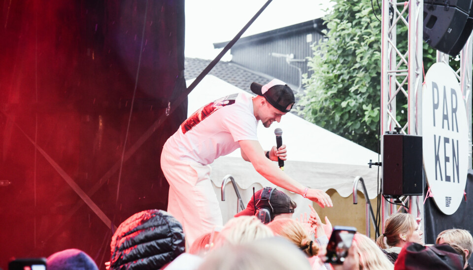 Simon Möller samlade många fans på sin konsert på utomhusscenen på Gullbrannafestivalen.