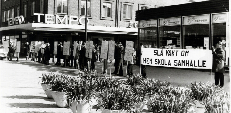 KDS anordnade demonstration under sin begynnelse på 1960-talet.