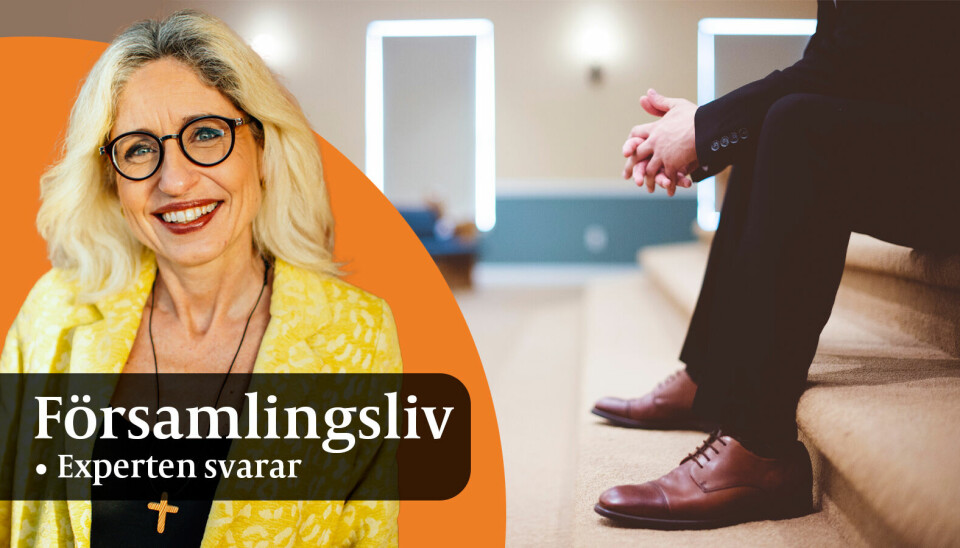 ”Jag vill inte låta som en bortskämd konsument, men jag är orolig för vår församling. Hur ska vi göra?” undrar en församlingsmedlem som är bekymrad över pastorns förmåga att predika. Församlingsexpert Britta Bolmenäs svarar på läsarfrågor. Bakgrundsbild: Anonym man sitter i kyrka framför tomma kyrkbänkar.