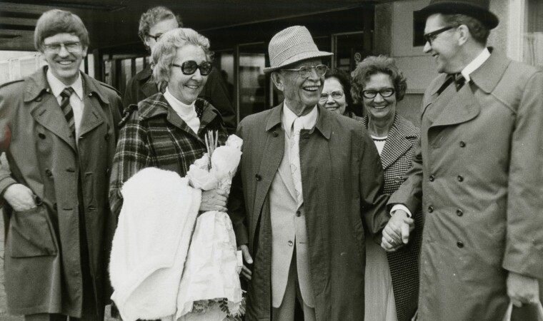 Lewi Pethrus kommer hem från USA i maj 1973. På bilden Olof Djurfeldt, dottern Miriam, Lewi Pethrus och Märta Havenström.