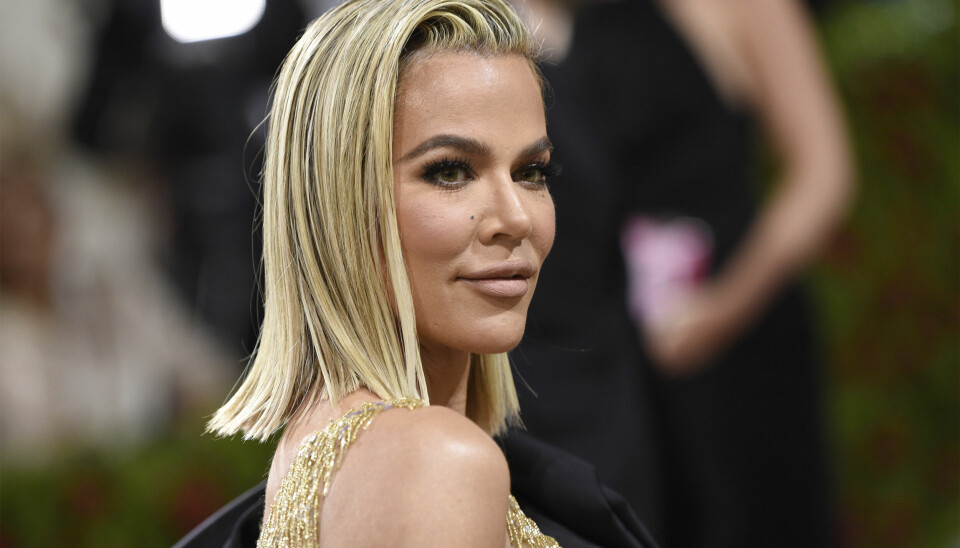 Khloé Kardashian berättar öppenhjärtigt om svårigheterna hon upplevt i samband med att hon skaffade ett barn med hjälp av en surrogatmamma.