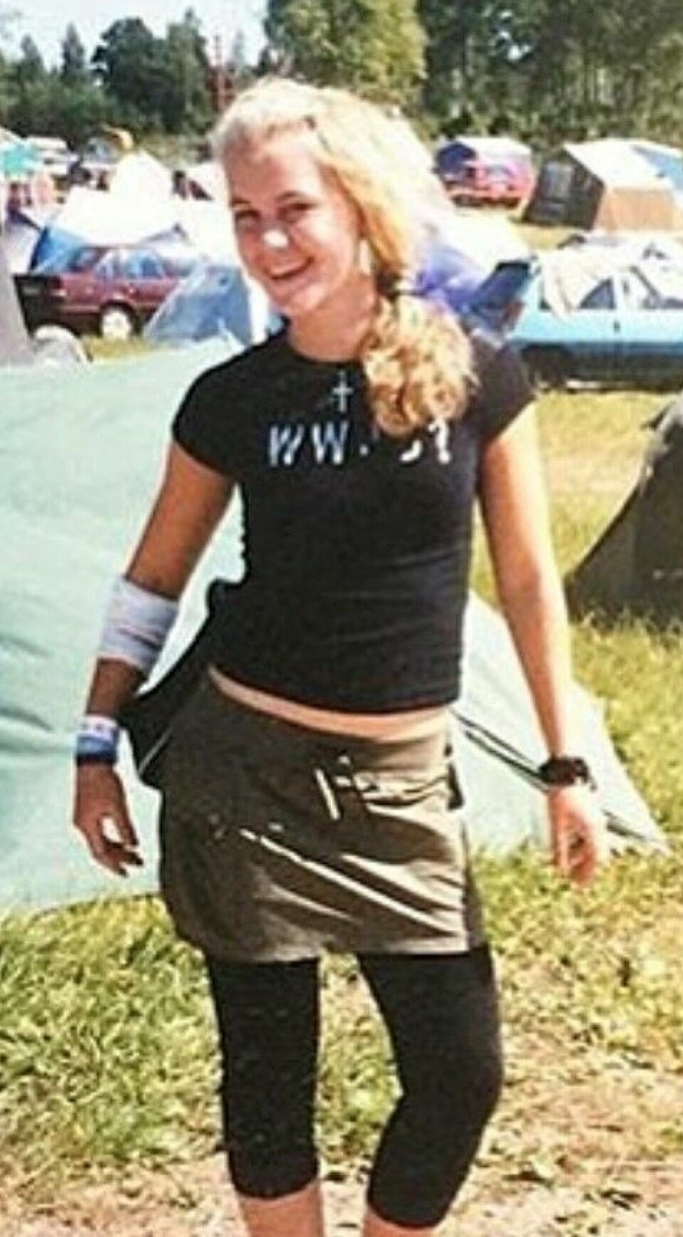Dagens Malina Abrahamsson, 16 år på Frizonfestivalen, med hemmagjord WWJD-tröja. Dagens Malina Abrahamsson som 16-årig Frizonbesökare.