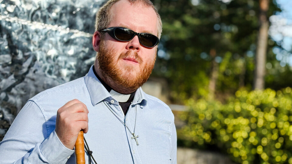 Linus, 28: Jag vill inte bli helad, synnedsättningen är en del av Guds plan för mig