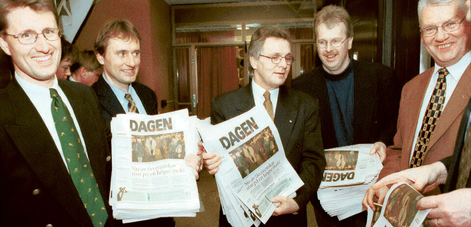 Den 30 mars 1999 kom Nya Dagen med sitt första nummer.
Svein Rödskog och Helge Simmones från Vårt Land delade ut Nya Dagen tillsammans med Sten-Gunnar Hedin, Lennarth Hambre sam Arnold Yngvesson från Posten.