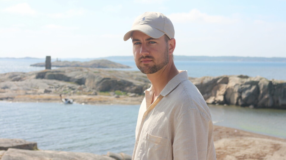 Båten sjönk i stormen och Samuel strandsattes på en ö i havet