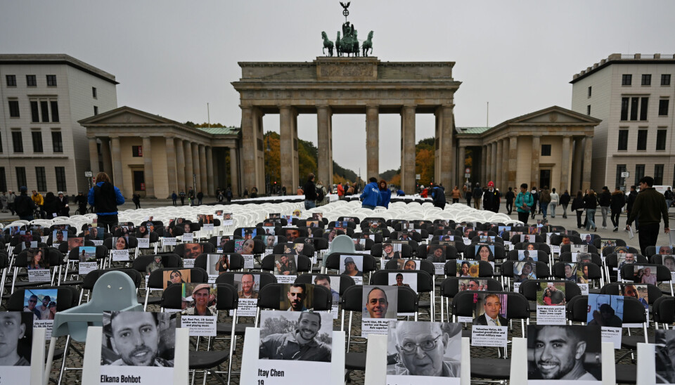 Offren för terrorattacken hedras i Berlin.